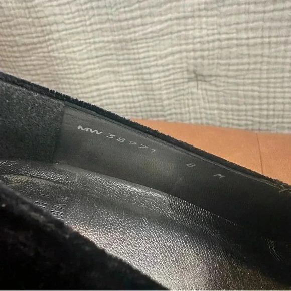 Stuart Weitzman Bow Loafers With Heel Black Velvet Size 8 EUC - Picture 12 of 12